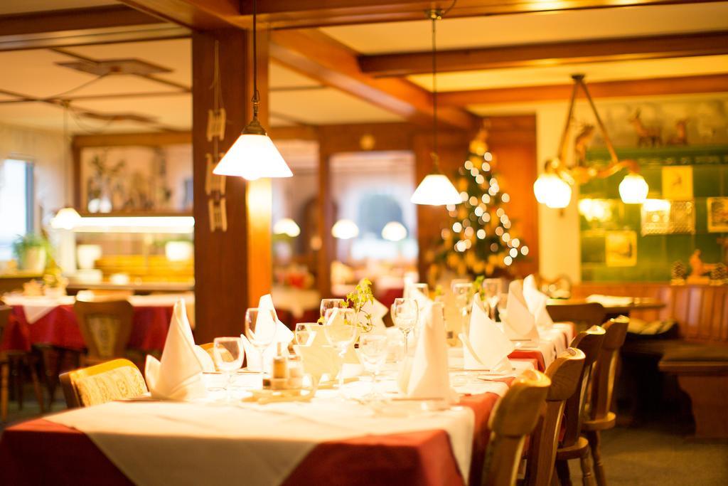 Gasthaus Zum Hirschen ฟวร์ตวานเงน ภายนอก รูปภาพ