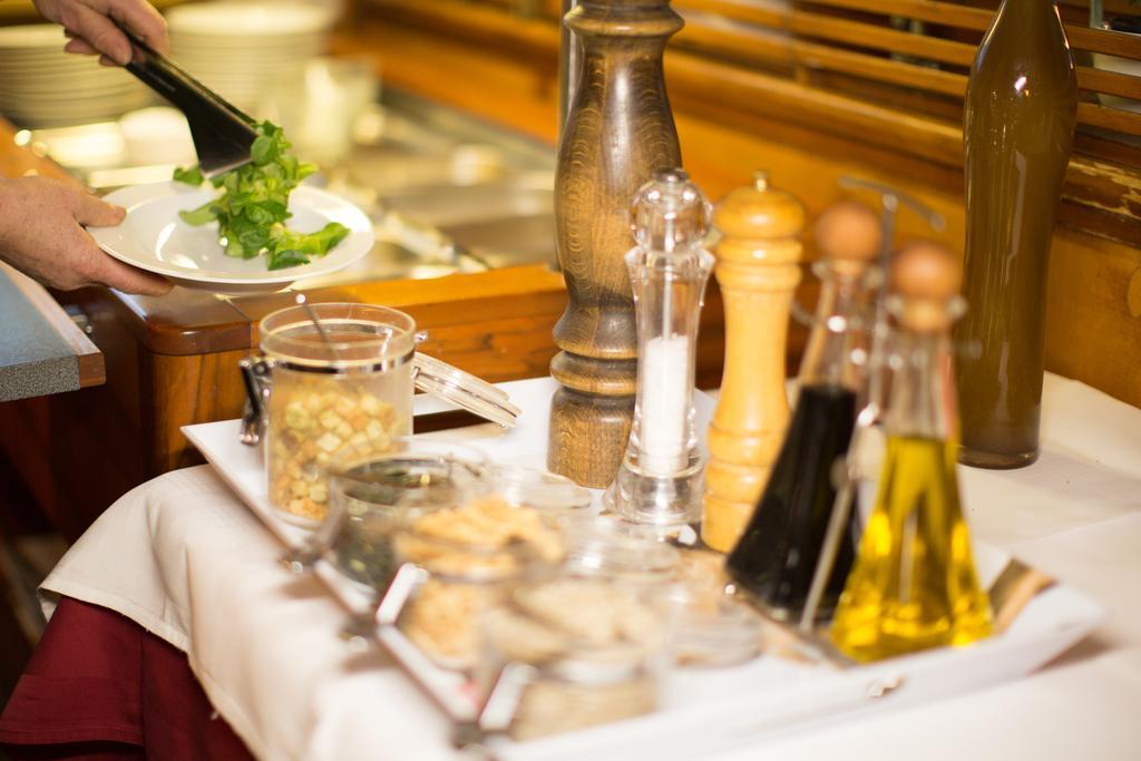 Gasthaus Zum Hirschen ฟวร์ตวานเงน ภายนอก รูปภาพ