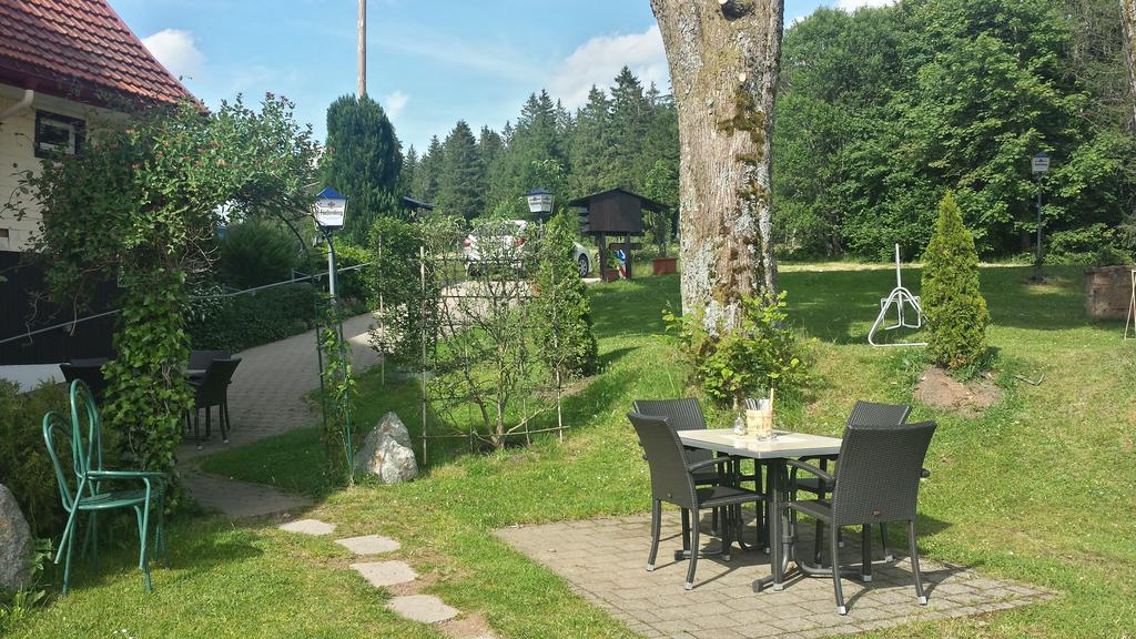 Gasthaus Zum Hirschen ฟวร์ตวานเงน ภายนอก รูปภาพ