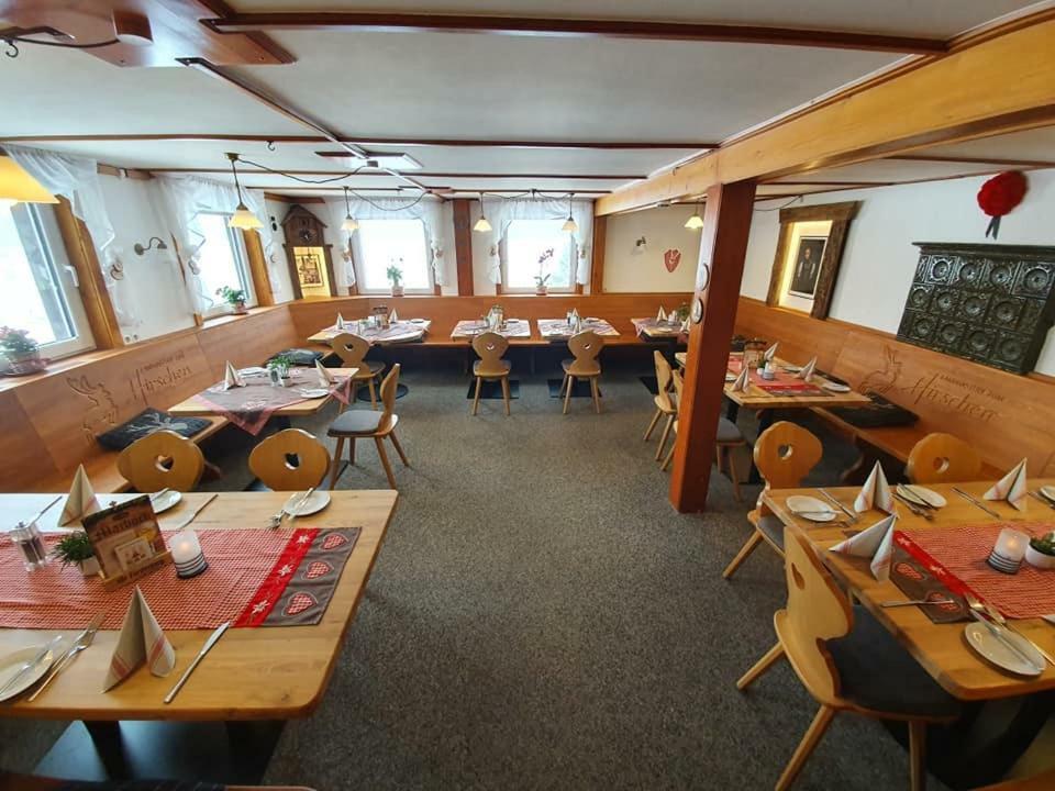Gasthaus Zum Hirschen ฟวร์ตวานเงน ภายนอก รูปภาพ