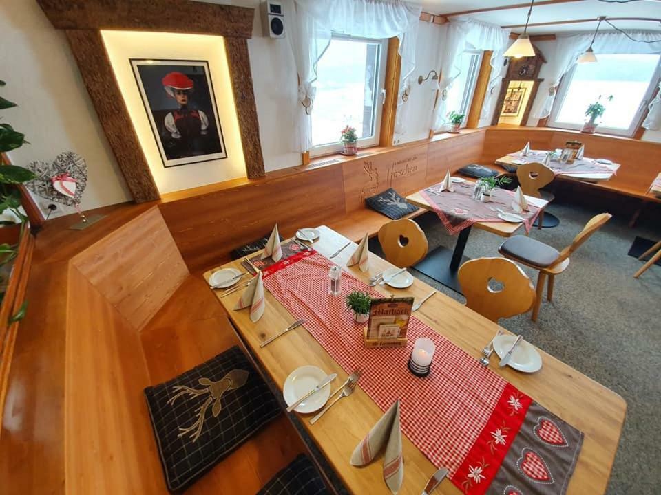 Gasthaus Zum Hirschen ฟวร์ตวานเงน ภายนอก รูปภาพ