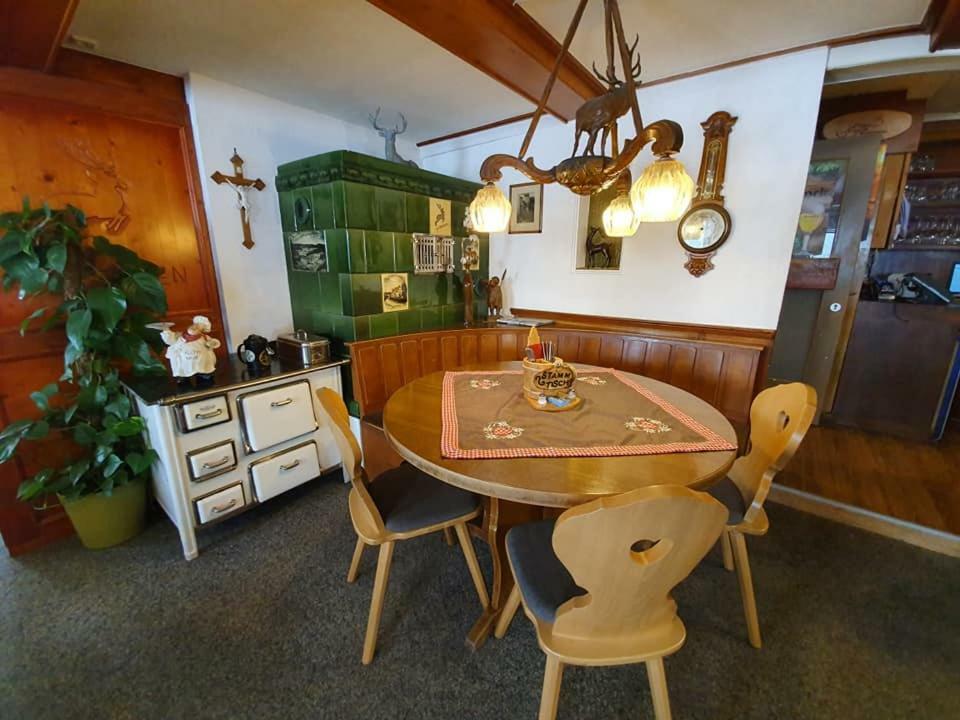 Gasthaus Zum Hirschen ฟวร์ตวานเงน ภายนอก รูปภาพ