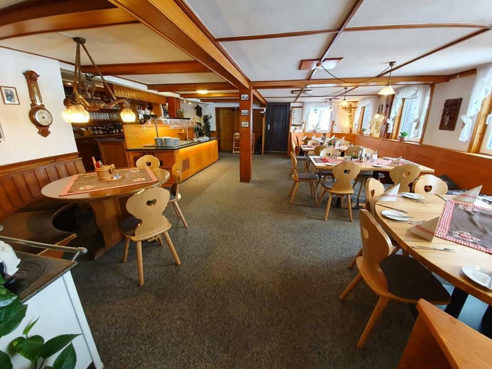 Gasthaus Zum Hirschen ฟวร์ตวานเงน ภายนอก รูปภาพ