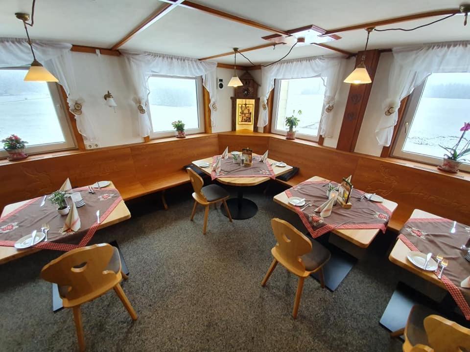 Gasthaus Zum Hirschen ฟวร์ตวานเงน ภายนอก รูปภาพ