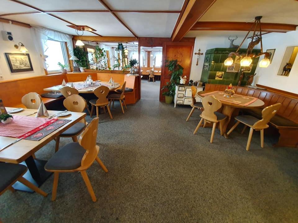 Gasthaus Zum Hirschen ฟวร์ตวานเงน ภายนอก รูปภาพ
